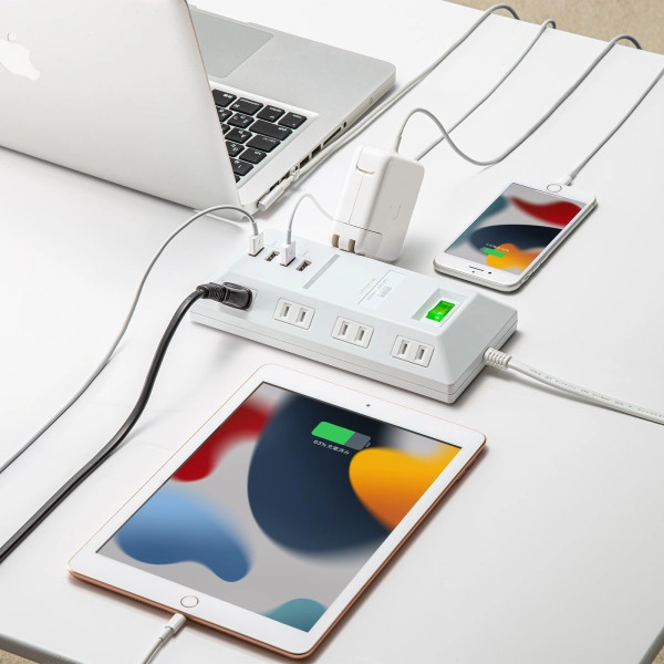 USBジュウデンポートツキタップ ヒラガタ TAP-B109U-3WN