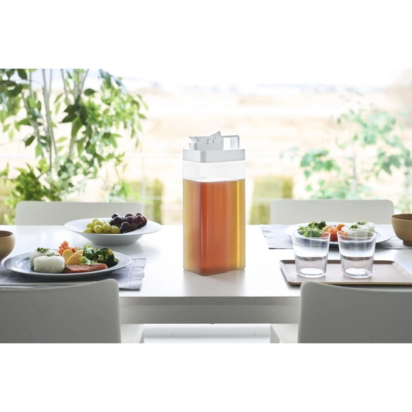 【tower】倒して置けてそのまま注げる冷水筒 タワー 2.2L ホワイト