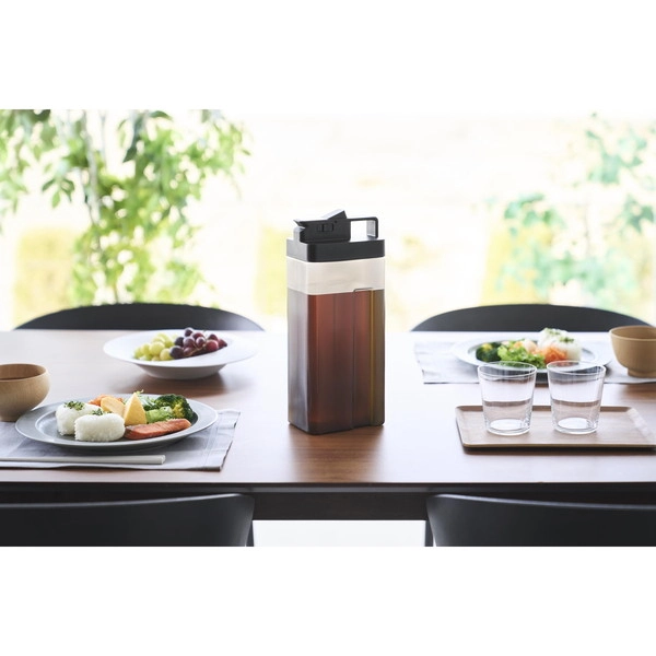 【tower】倒して置けてそのまま注げる冷水筒 タワー 2.2L ブラック