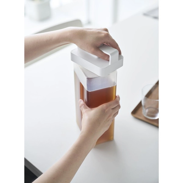 【tower】倒して置けてそのまま注げる冷水筒 タワー 2.2L ホワイト